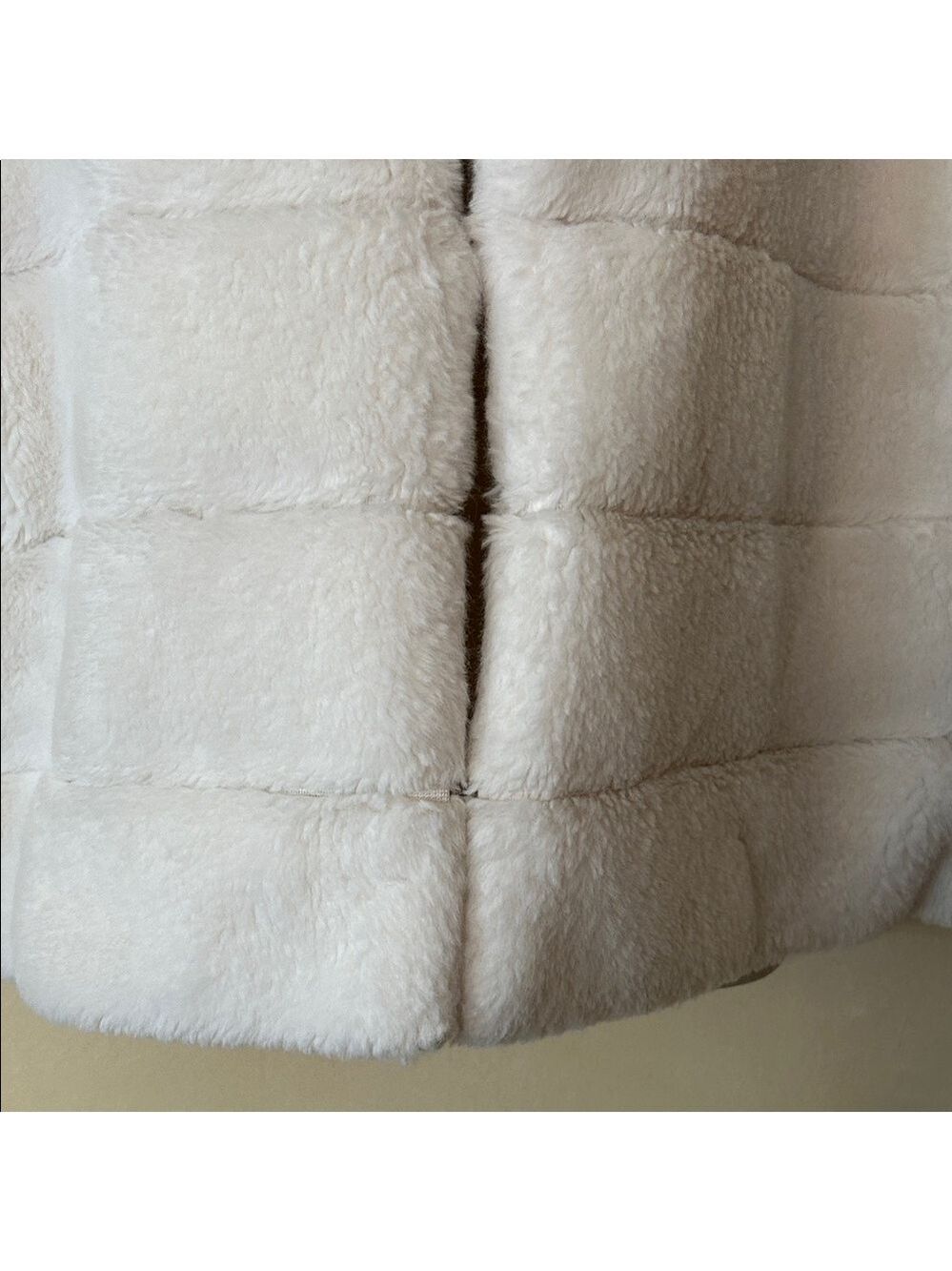 BCBGeneration White Faux Fur Cape - Picture 3 of 11
